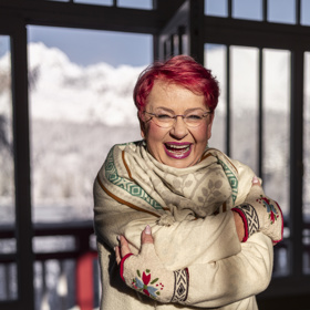 Mirka van Gils Slavíková vyniká mezi ostatními cukrářkami také svým netypickým účesem.