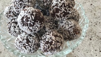 Vynikající kokosové cukroví, pečené i nepečené. Recepty na kokosky i kuličky s mandlí