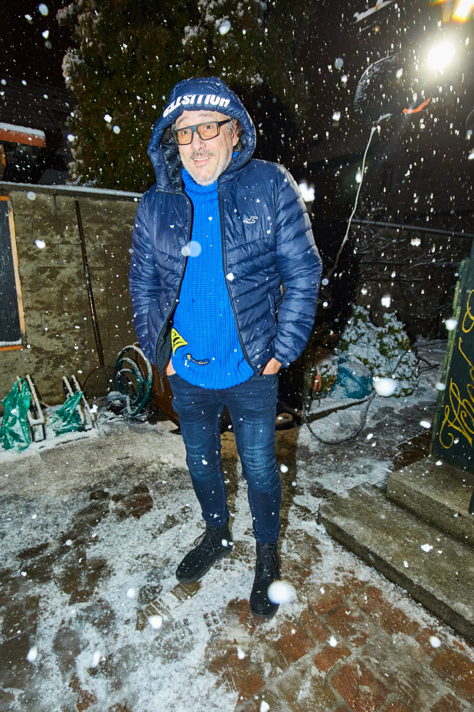 Zpěvák Marian Vojtko je příznivcem královské modré barvy a péřových zimních bund.