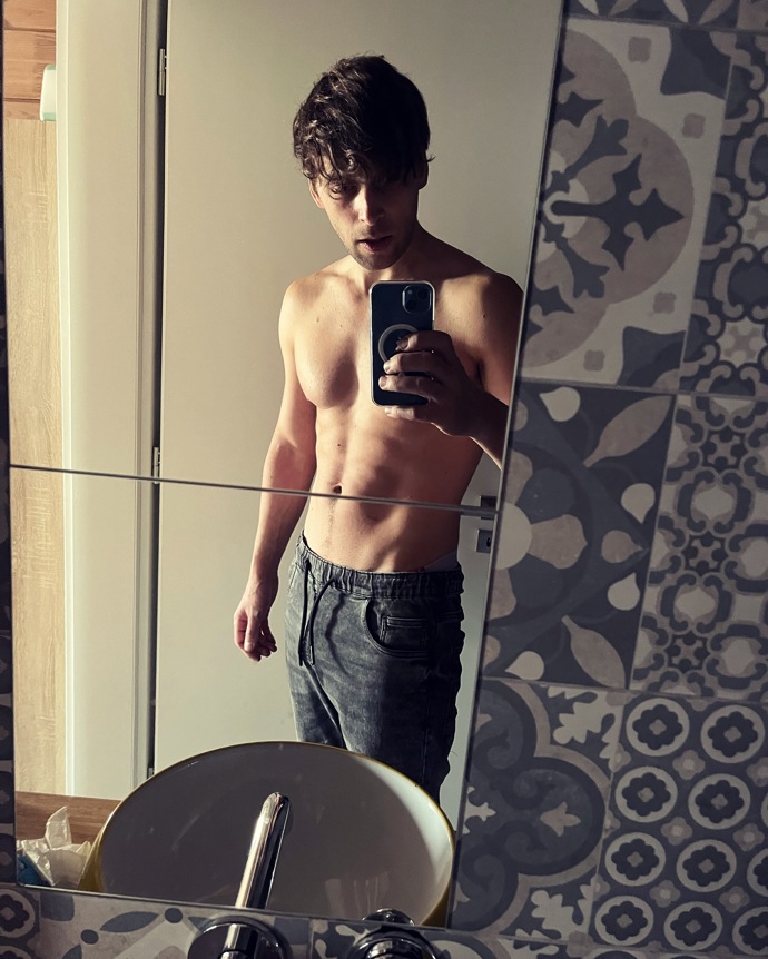 Roman Tomeš také před Vánoci posiluje svoji štíhlou postavu - nabírá svalovou hmotu.