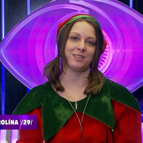 Karolína Pištěková v domě trpí. 