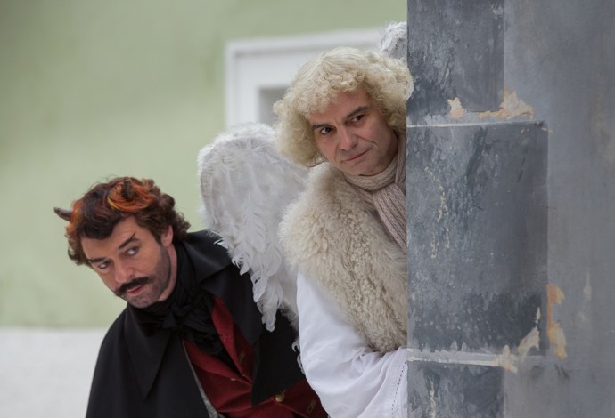 Když Lucie Konášová psala roli anděla Petronela, představovala si v ní francouzského herce Louise de Funèse.