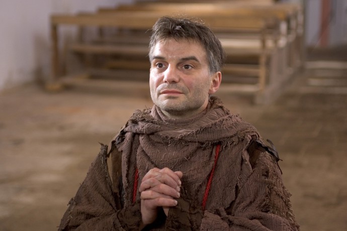 Ivan Trojan měl podle Konášové díky tomu volné pole působnosti a roli mohl pojmout po svém.