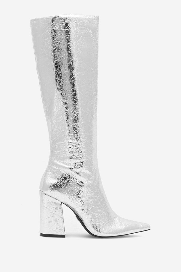 Stříbrné kozačky, CCC, 1 899 Kč