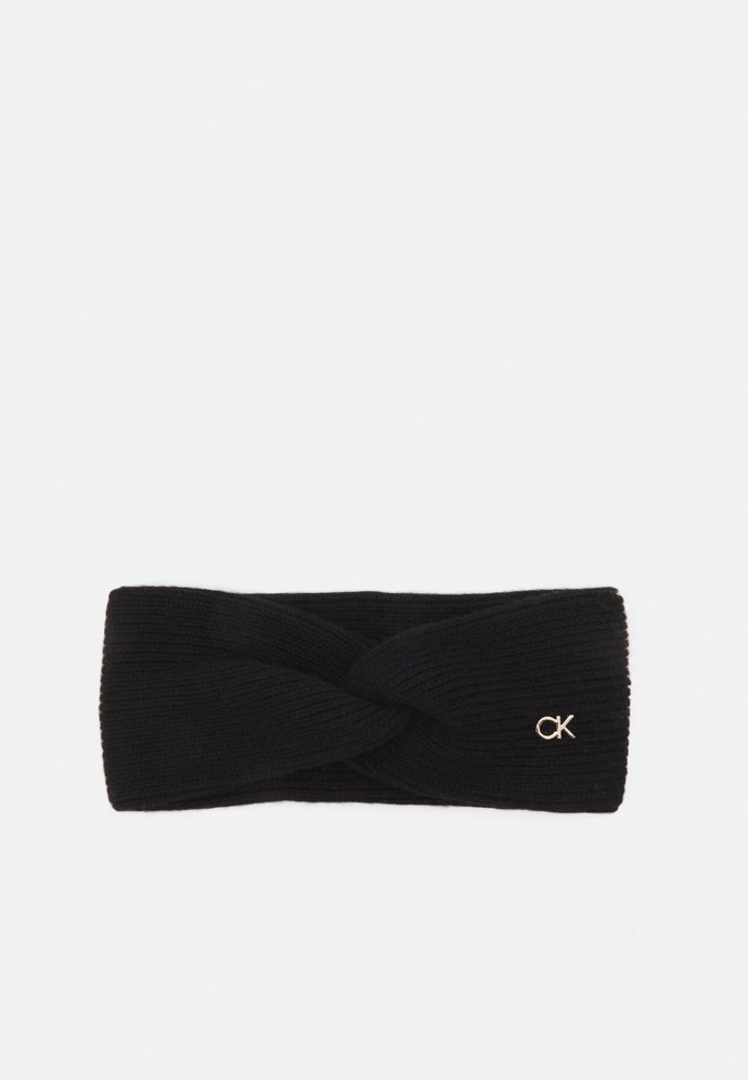 Calvin Klein, 1 400 Kč