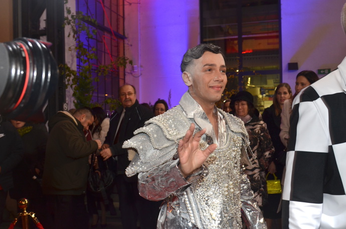 V paměti nám letos zůstane také stříbrný outfit zpěváka Jana Bendiga na předávání cen Český slavík.