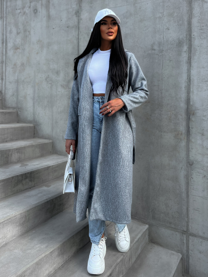 Zavinovací plášť sluší i sportovně laděným outfitům. (Erika Fashion, 1 119 Kč)