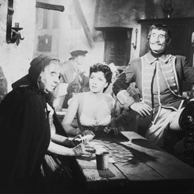 Víte, že česká pohádka S čerty nejsou žerty má s tímto filmem mnoho společného? Třeba šermířské souboje, vousatého kaprála či lásku až na druhý pohled.