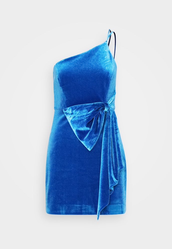 Mašle větších rozměrů, hit nadcházejícího roku ve všech podobách a využitích. (Šaty, Forever New, 1 790 Kč)