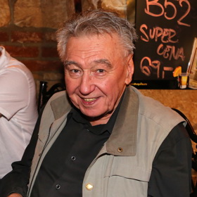 I když si po zpěvákově autonehodě v roce 1959, při níž se těžce zranila zpěvačka Judita Čeřovská, prošli Eva a Josef peklem, zůstali svoji dlouhých 54 let až do hereččiny smrti v roce 2012.