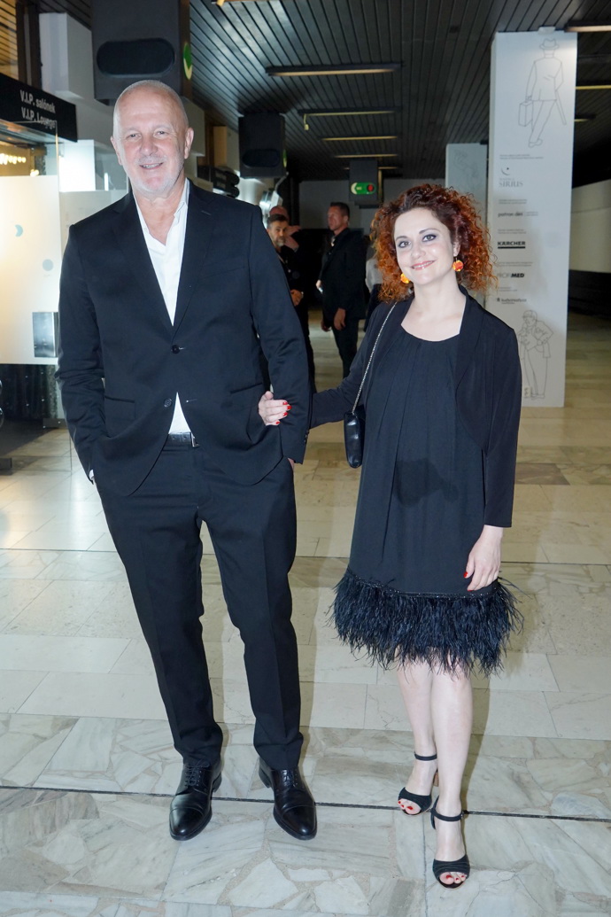 Barva vlasů Lucie Šoralové se měnila v závislosti na tom, jakou barvu používala. Aktuálně se barví hennou.