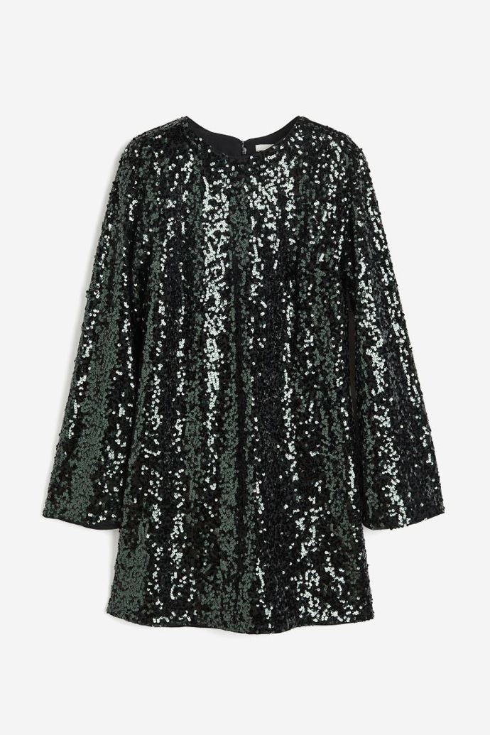 Tmavě zelená zdobí i trendy flitry. (H&M, 999 Kč)