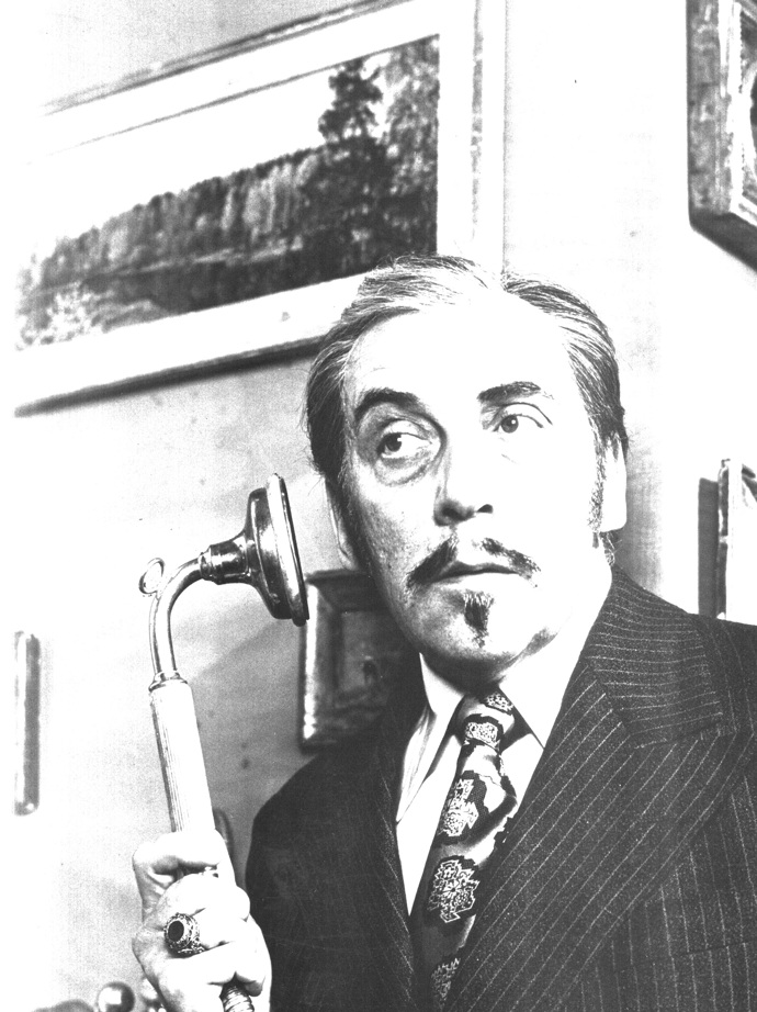 Ve slavné komedii Jak utopit doktor Mráčka (1974) si despotickou hlavu vodnického rodu Wassermanů zahrál Miloš Kopecký.