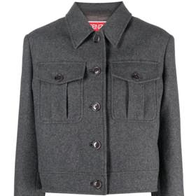 Cena kabátku s označením England Jacket je 16 500 Kč.