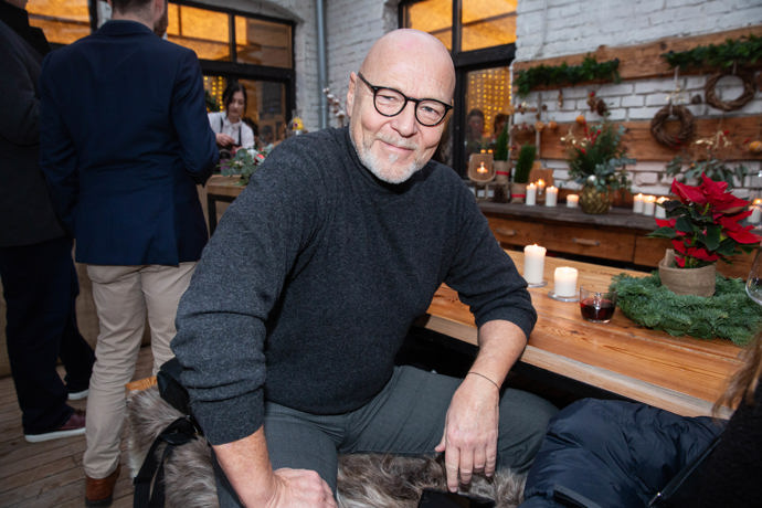 Tvrdí, že plešatět začal s příchodem slávy Bruce Willise, proto mu to v kariéře spíše pomohlo. 