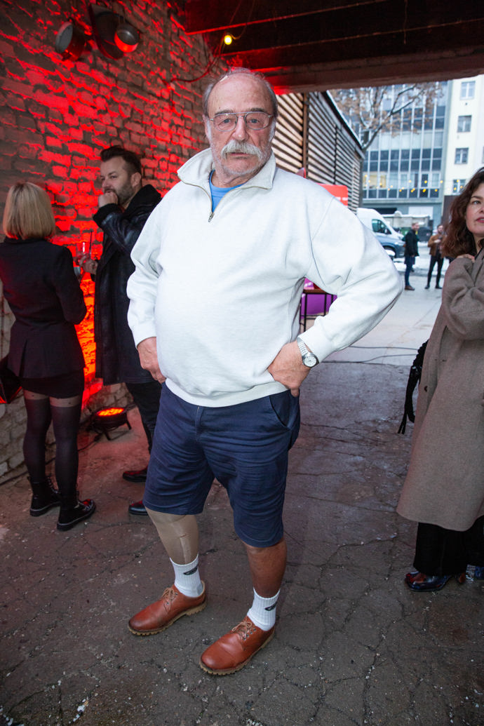 Takhle přišel Pavel Nový na tiskovou konferenci k jarnímu programu TV Nova.