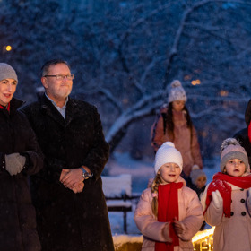 LED park Karlovo království má podle vedení městské části Praha 2 sloužit všem Pražanům, kteří se chtějí během adventního shonu trošku zastavit na nasát vánoční atmosféru.