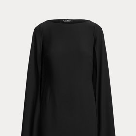 Černé šaty v optimální délce nezkazí žádnou společenskou příležitost. Model s kápí, Lauren Ralph Lauren,  5 780 Kč