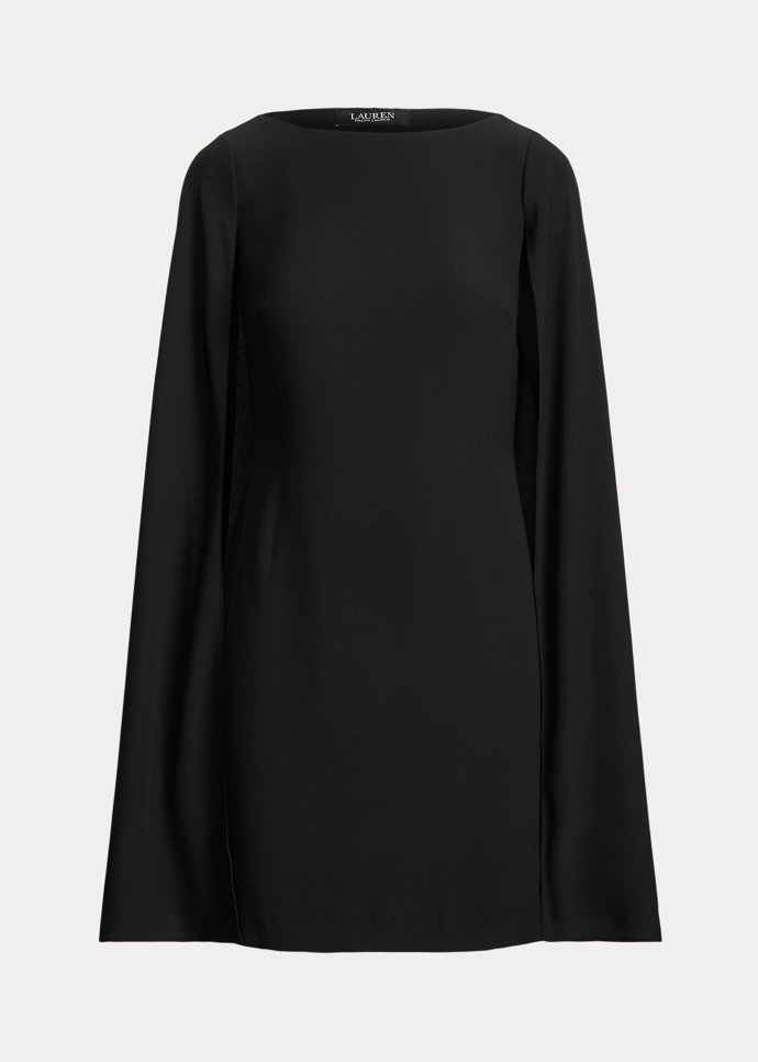 Černé šaty v optimální délce nezkazí žádnou společenskou příležitost. Model s kápí, Lauren Ralph Lauren,  5 780 Kč