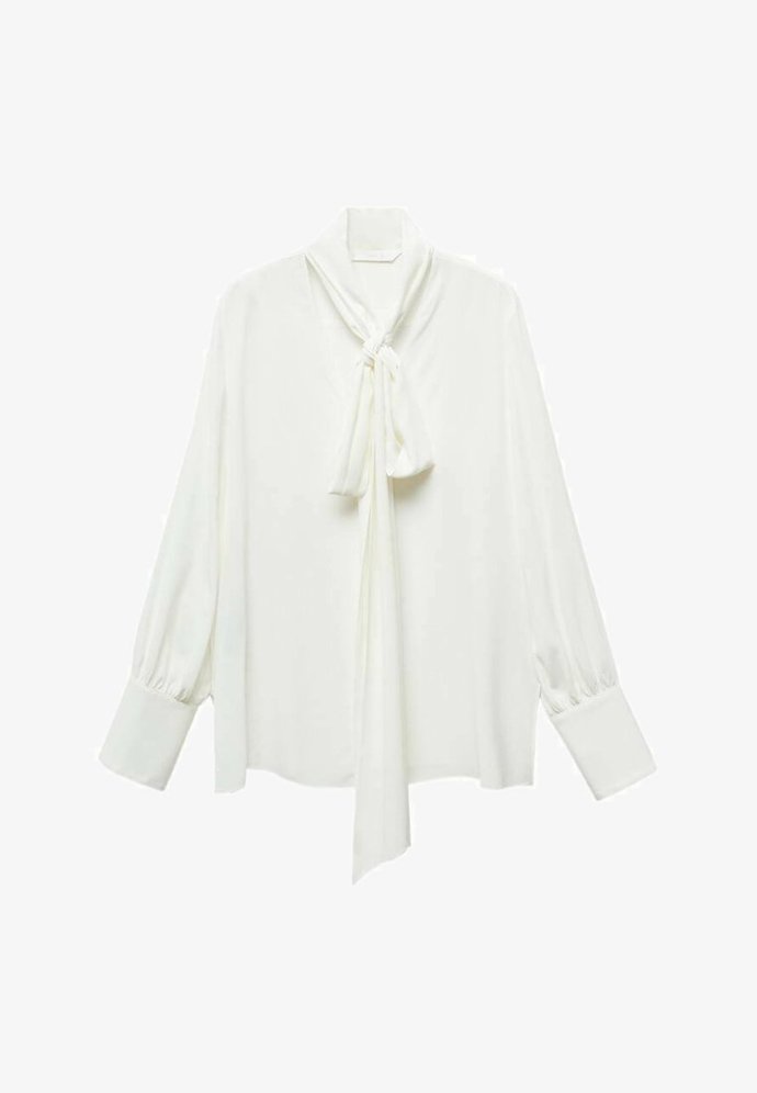 Blůza s výstřihem a dlouhou vázačkou, Mango, 1 299 Kč.