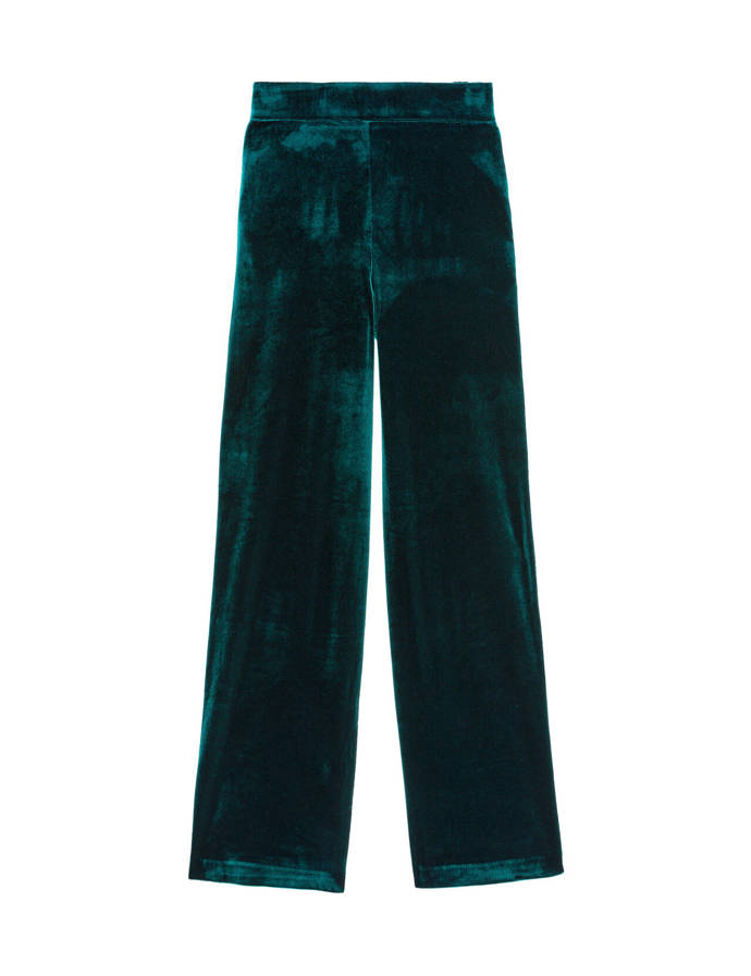 Elegantní kalhoty jsou základním prvkem současné sametové vlny. (Marks & Spencer, 1 499 Kč)
