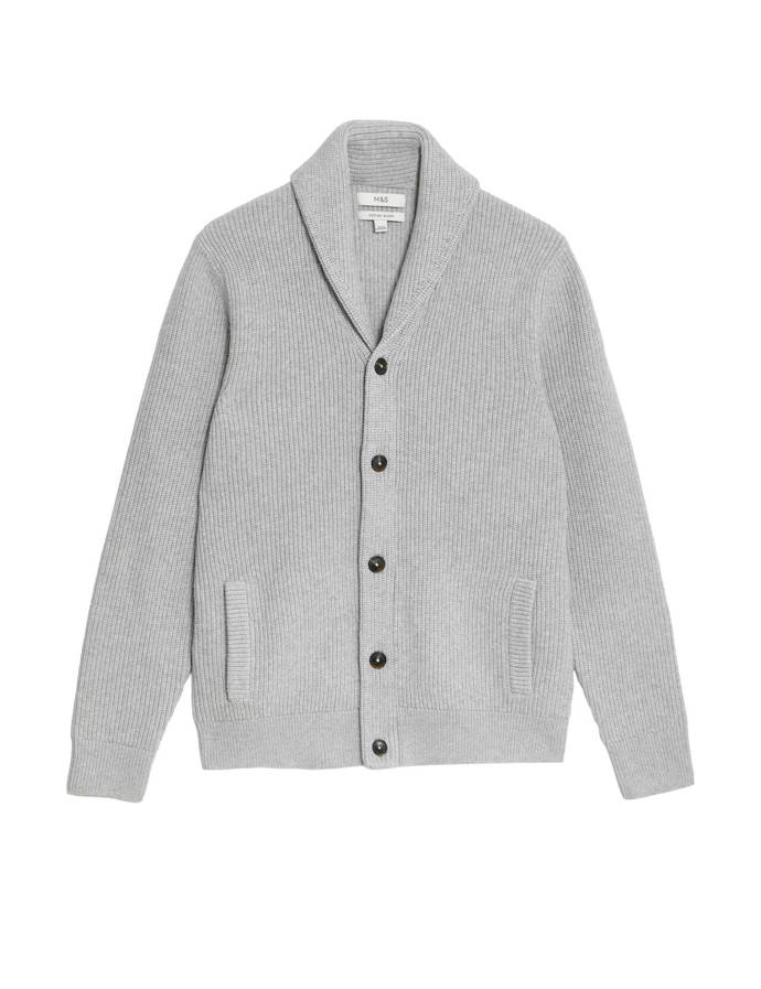 Kardigan patří k nadčasovým kouskům nejen elegantních outfitů. (Marks & Spencer, 1 399 Kč)