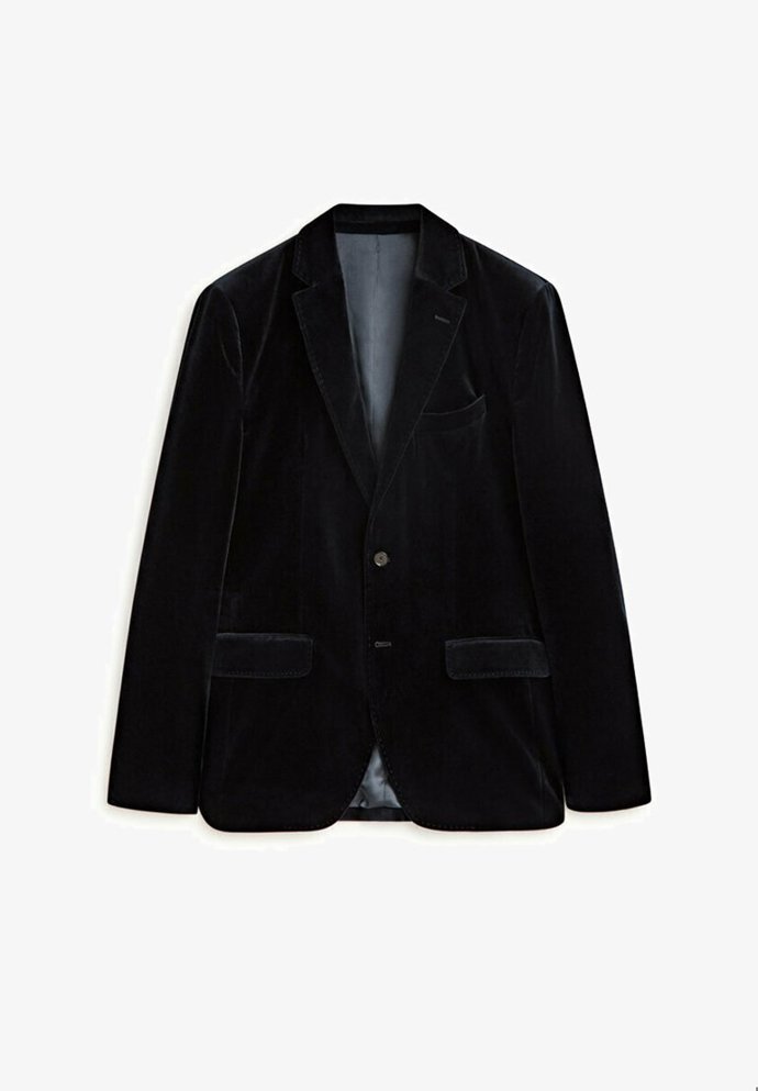 Slušivý a elegantní samet v podání saka pro pány. (Massimo Dutti, 5 995 Kč)