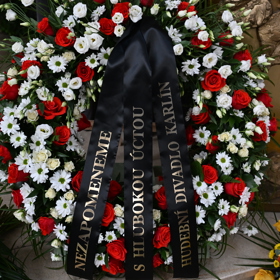 Stejně tak Hudební divadlo Karlín.