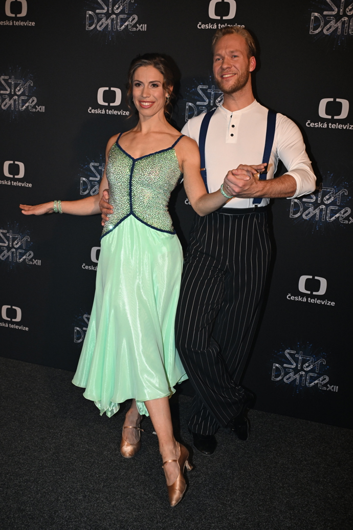 Eva Adamczyková vynesla na quickstep šaty mentolové barvy.