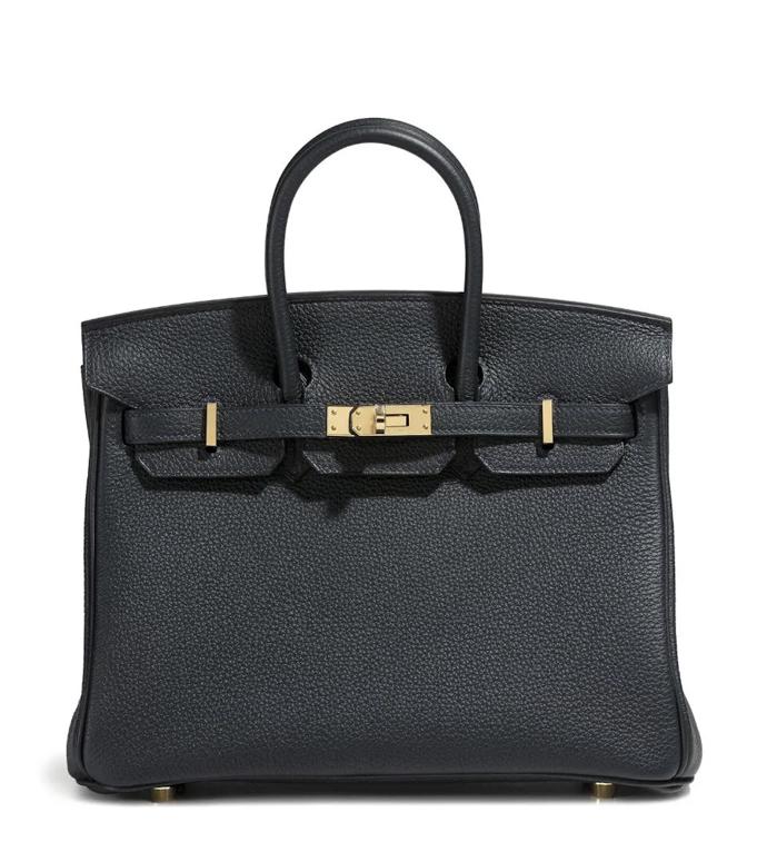 Z druhé ruky? U Hermès Birkin bag skoro nutnost. Tahle krasavice šplhá cenou přes jeden milion korun.