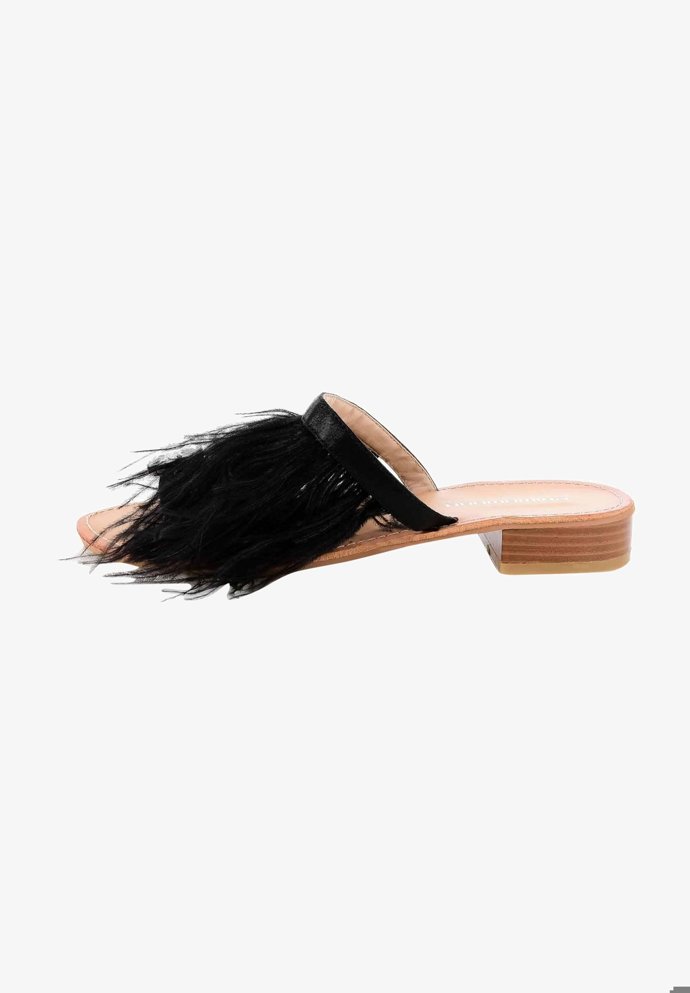 Střevíčky s peřím, Prima Moda, 1 010 Kč