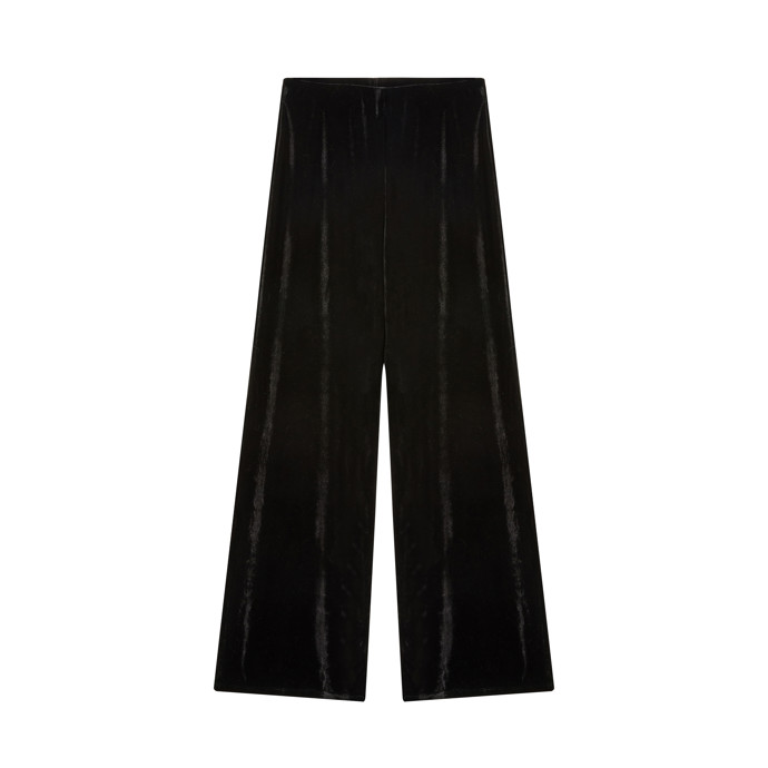 Široké nohavice zdobí společenské sametové kalhoty Primark. (415 Kč)