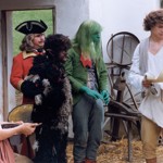 Jakub Zindulka nosí v pohádce Princezna ze mlejna hráškově zelený fráček, šedivé kalhoty, barevnou vestičku a červený šátek.