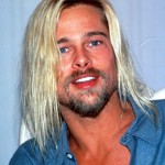 1996 - Měl je i o rok později, jen v platinovém odstínu s odrosty. Jak mu to slušelo, posuďte sami.