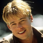 1992 - Brad Pitt ve filmu Teče tudy řeka s výrazně světlejšími vlasy a ofinkou. Hotový idol dívčích srdcí.
