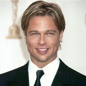 2000 - A takhle Brada známe všichni, delší rozverný blond účes, který mu ubírá léta.