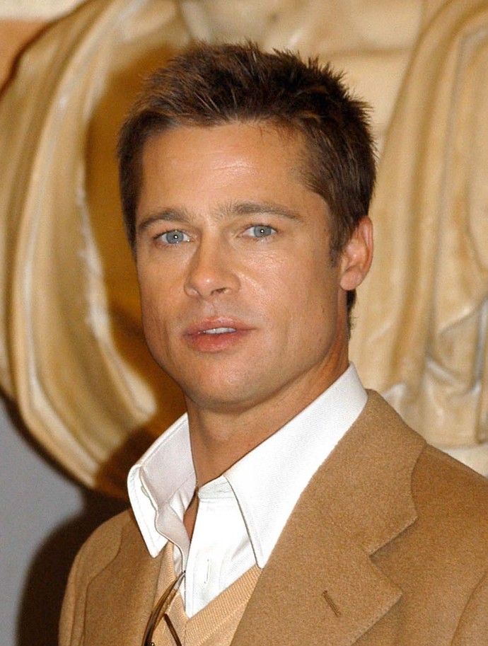 2004 - Brad Pitt s delším rozverným ježkem. Prostě kluk k zulíbání.