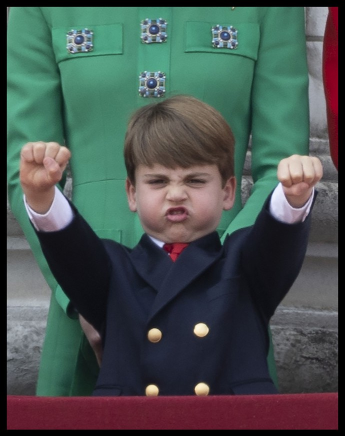 ...nebo napodoboval leteckou bitvu.