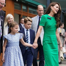 Kromě toho si malá princezna vzala na zápas ještě boty Papouelli a sluneční brýle Leosun (795 Kč).