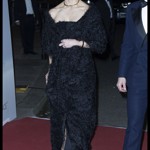 Princezna Victoria si pak pro stejnou událost vybrala elegantní černé šaty Toteme.