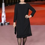 Herečka Meryl Streep boří mýty o celočerných outfitech na dámách ve vyšším věku.