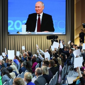 Vladimir Putin rád ohýbá ruskou a ukrajinskou historii. 