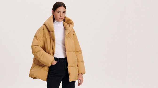 72 nejhřejivějších bund zimy: Krátké do pasu milují mladí, dlouhé všichni