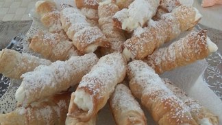 Kremrole na Vánoce nesmějí chybět: Ty z jemného křehkého těsta plněné bílkovým sněhem milovaly už naše babičky