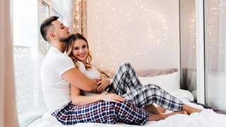 Ložnicový horoskop: Co vzruší vašeho partnera v předvánočním shonu?