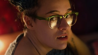 krásná, pohledná, atraktivní