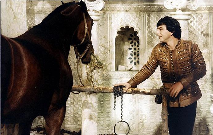 Během natáčení jízdy na koni se Trávníčkovi splašil kůň.