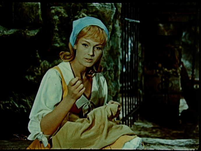 Role princezny byla první filmovou příležitostí zpěvačky Heleny Vondráčkové.