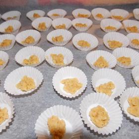 Postup na přípravu rumových košíčků.