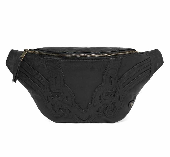 Doplnit ji může kožená ledvinka značky Depeche za 2 360 Kč.